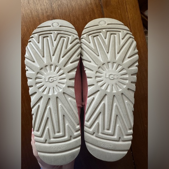 Pink Ugg Classic Ultra Mini boots. Size 9. I just used a couple of times. - Picture 4 of 5